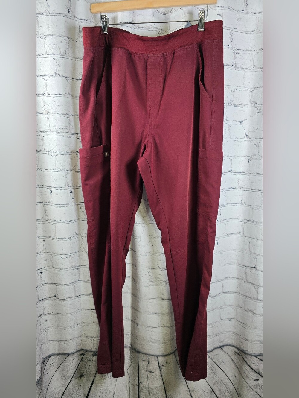 Figs Maroon Technical Collection Scrub Pants Size Large